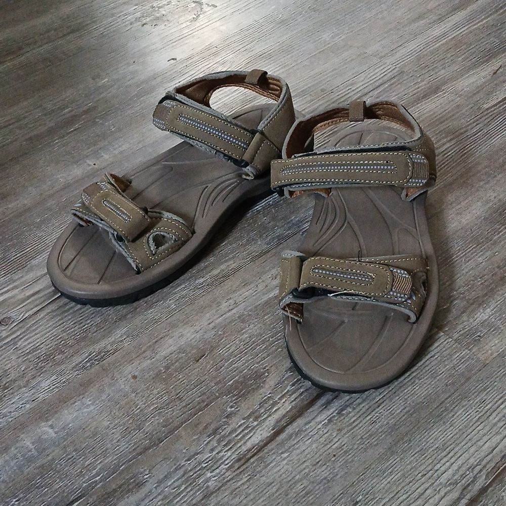 Northside ladies tan sandals  Sz 8 NWOT